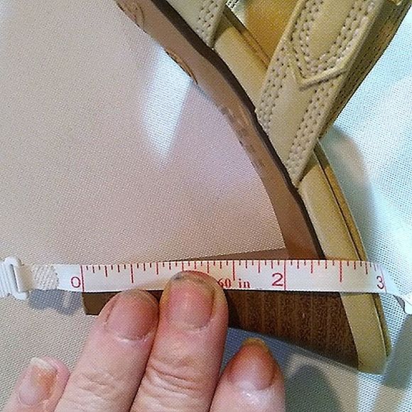 Vintage Fioni size 6 good condition camel open-toed gold buckle on side. - Picture 6 of 6